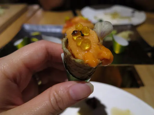 海膽拼三文魚子脆筒