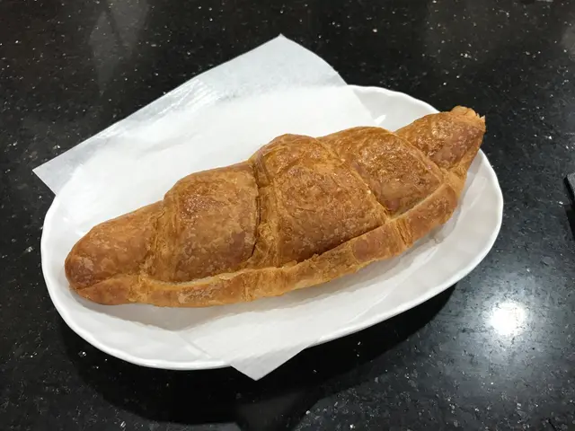 芝士火腿牛角包