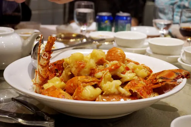 上湯焗生猛龍蝦（3斤）煎米粉底