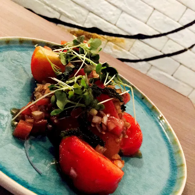 沖繩海葡萄吞拿魚番茄沙律 Tomato Tuna Salad with Okinawa Sea Grapes
