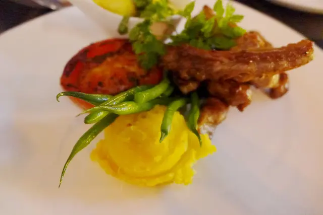 燒西班牙黑毛豬肋肉