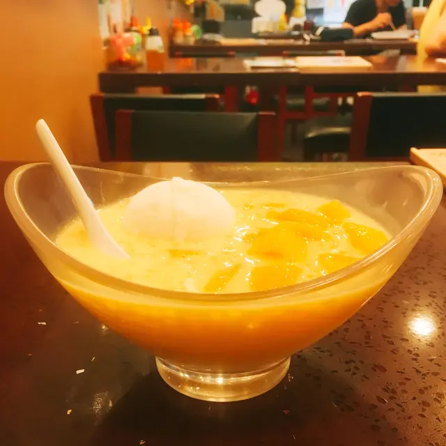 香甜滋潤的芒果搭配粉嫩多汁的西柚和冰冰涼涼的西米,還有畫龍點睛的冰鎮雪糕,所有美妙味道在口腔中歡快地碰撞,充滿誘惑!