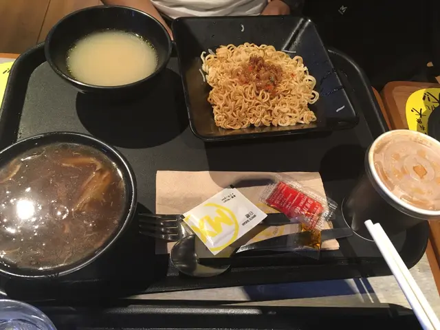 下午茶餐：碗仔翅+XO  醬炒公仔麵+飲品