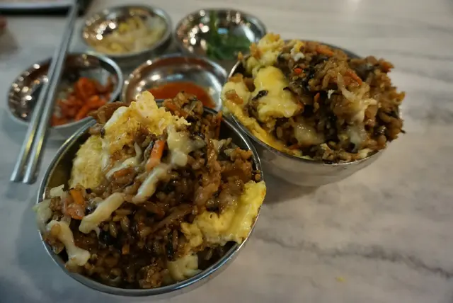 漢拿山芝士蛋溶岩豚肉炒飯