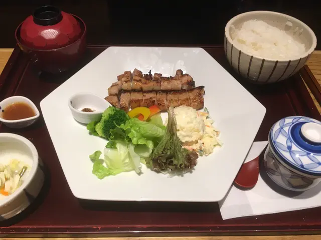 燒豬肉定食