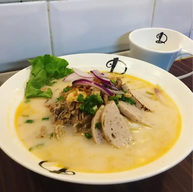 雞絲扎肉椰汁酸湯金邊粉