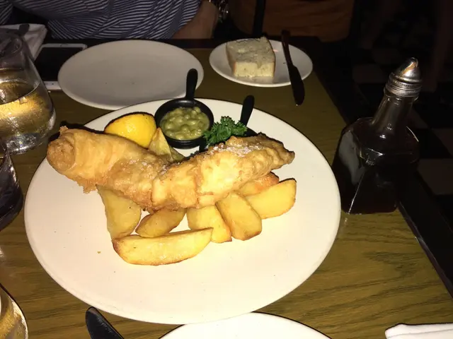 魚算外脆內嫩,但薯條就冇乜特別