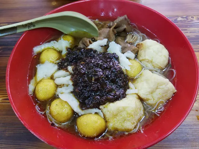 五餸米粉加辣汁
