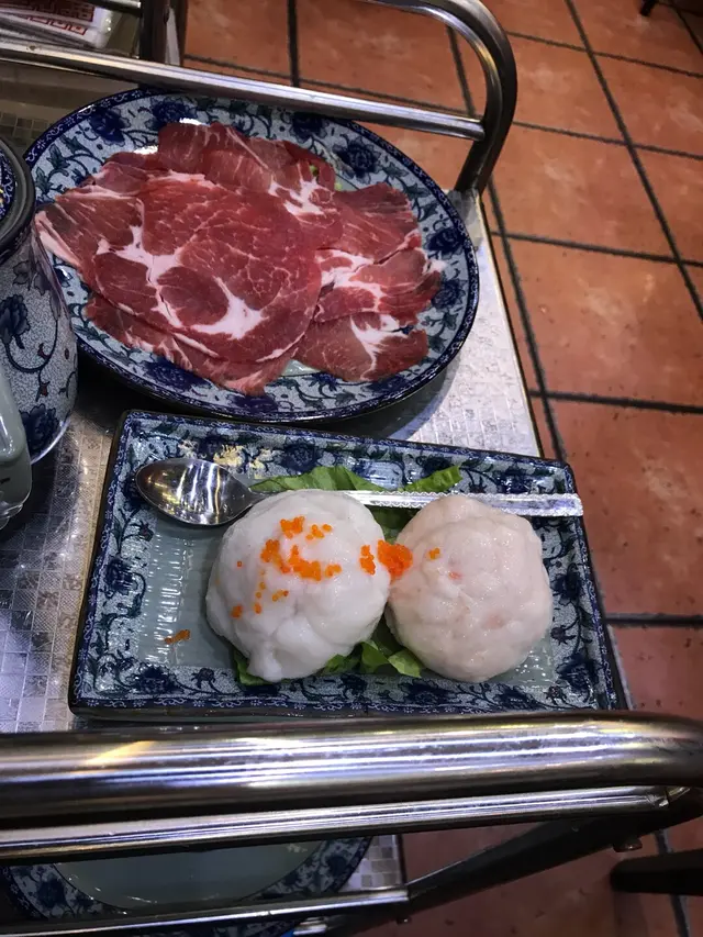 墨魚+蝦滑,黑毛豬