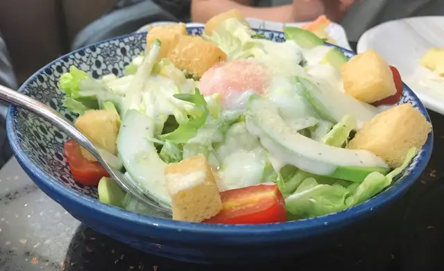 溫泉玉子牛油果凱撒沙律