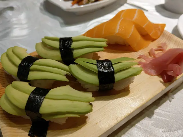 牛油果壽司、三文魚壽司