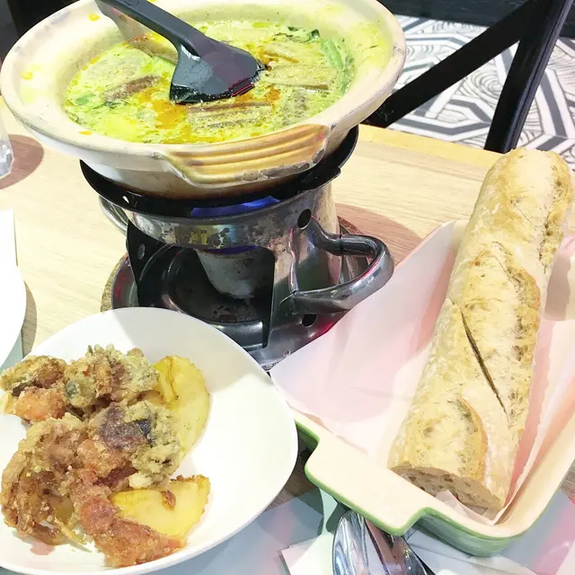 軟殻蟹青咖哩配法包