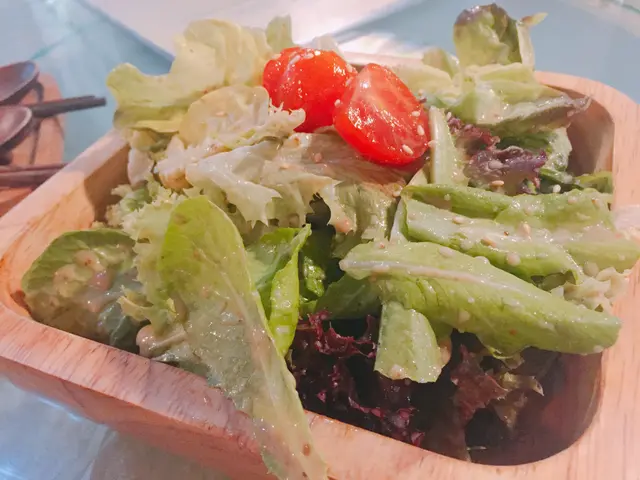 有機沙律菜伴芝麻醬