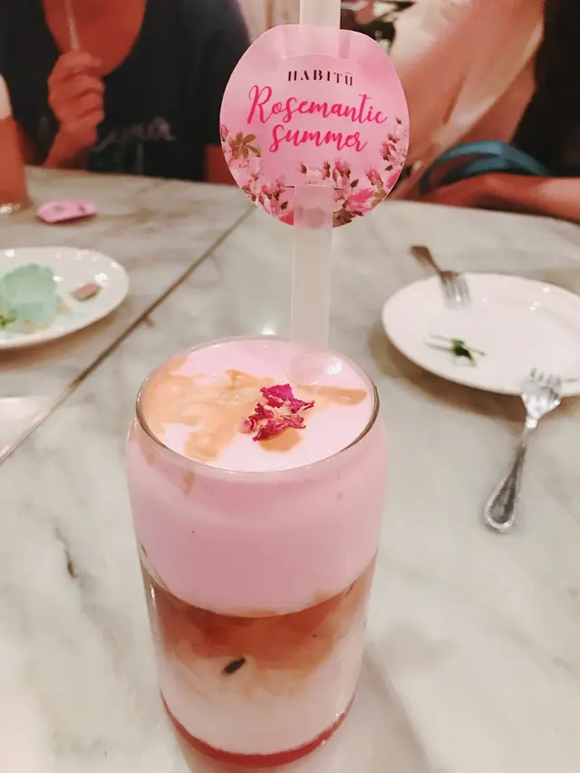 Habitu的奶泡打得好棉密，讚！有香香的玫瑰花味，但不會太濃