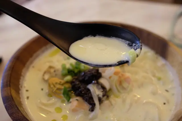 黑松露忌廉海鮮烏冬