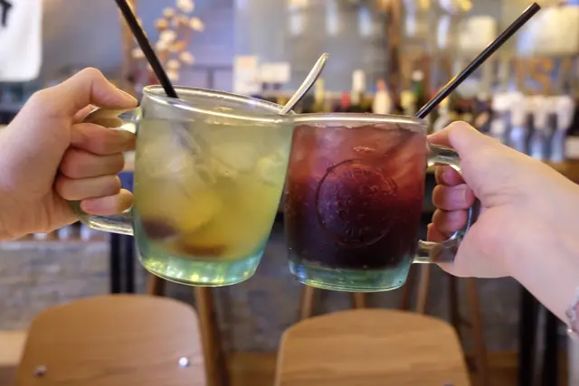 (左)  凍自家制冰糖紅棗雪梨蜜  (右)巨峰梳打