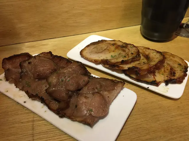 叉燒和選拉麵叉燒一樣，都可選腩肉或肩肉，
兩者的蜜味香甜，再搭配蒜油的惹味，
令叉燒的肉鮮大大提升，不錯吃！😏