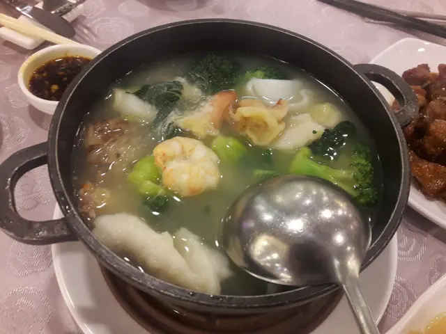 (任點孖寶) 海鮮什菜煲