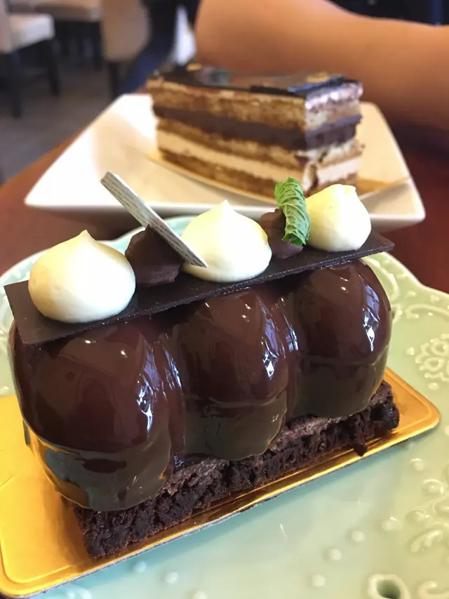 上屠軟滑，下層卻硬得不能切開