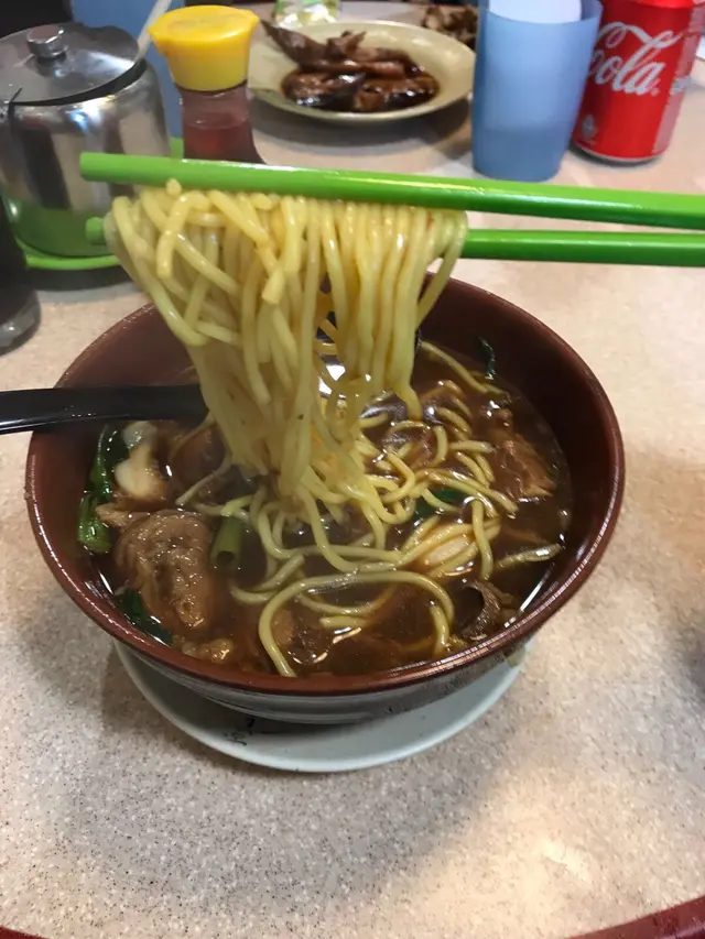 牛腩豬腸墨魚頭油麵