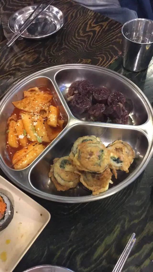 紫菜包餅:炒年糕:韓式粉絲豬