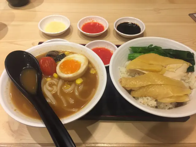 海南雞飯併龍蝦濃湯烏冬