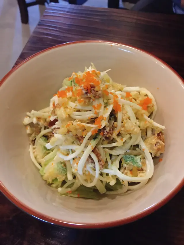 軟殻蟹牛油果生菜蟹籽沙律