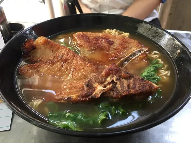 香煎豬扒配出前一丁