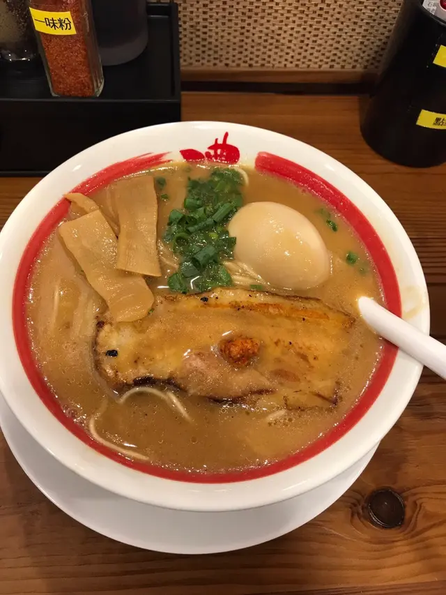 炙燒豚肉味玉拉麵