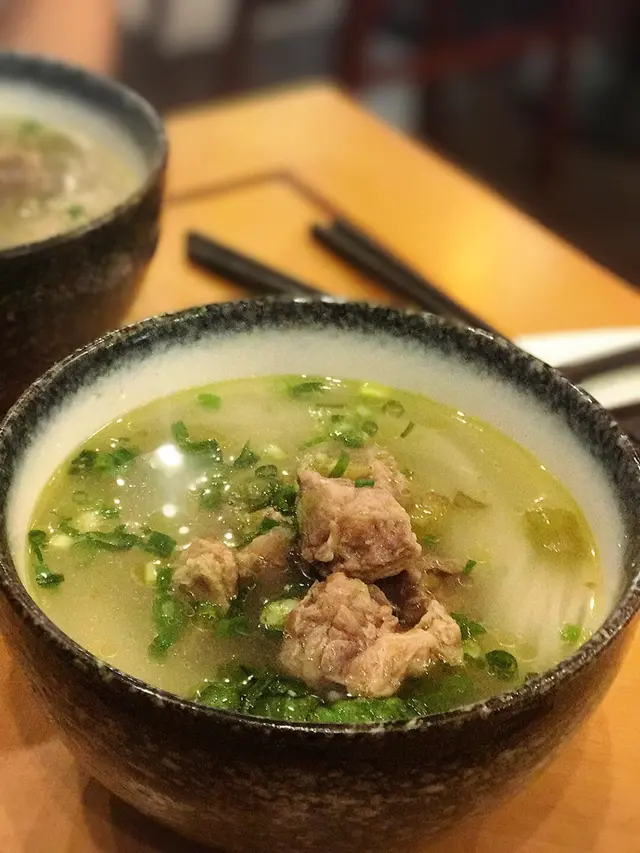 有驚喜，睇落成個清湯腩咁，估唔到個泡椒會咁香同咁辣，會想追住食