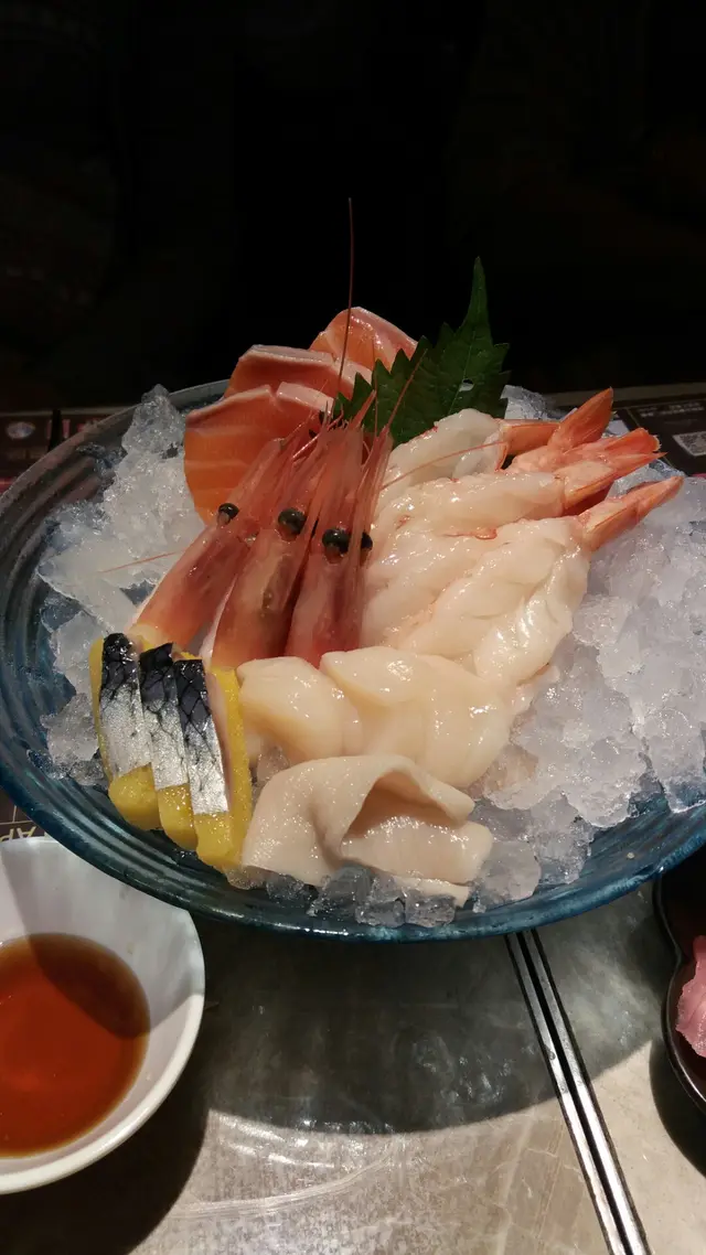 蝦蝦蝦。。有赤海蝦，甜蝦同虎蝦，三文魚厚切