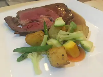紐西蘭肉眼扒配薯菜