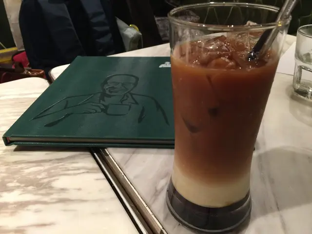 由奶茶、淡奶和椰糖漿組合而成，
拌勻所有材料後，不但沒有太甜膩，
口感更香滑，帶來另類東南亞異國風情。
