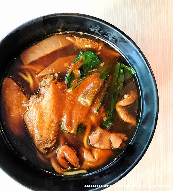 A姐之選:油麵+魷魚+豬腸+雞中翼(中辣)