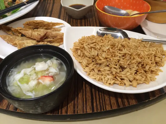 生拆蟹肉金銀泡飯