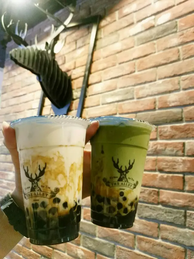 下面係熱既黑糖珍珠，上面冇糖既抹茶，飲法較新鮮，唔會太甜，可以一試