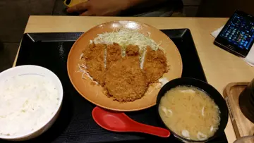 吉列猪扒黄金饼定食