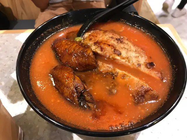 雞翼豬扒蕃茄湯出前一丁