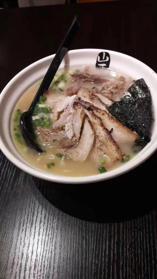 叉燒既肉好林好香，湯底鮮甜唔喊，拉麵夠彈牙