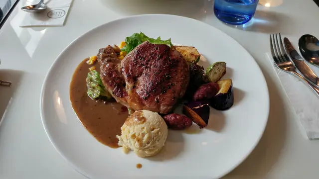 肉眼扒配薯菜