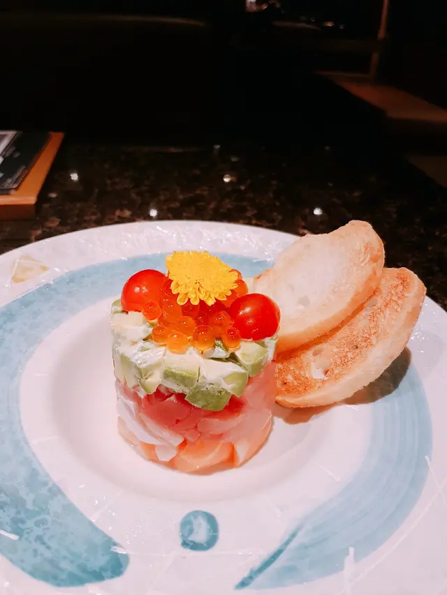 牛油果魚生他他伴法包