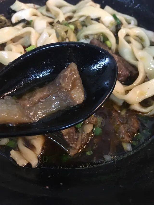 湯底好濃好香，牛筋同牛腩都煲左好耐好軟腍好入味，手打麵挺身略硬唔掛湯，不過湯底夠好味就得啦！