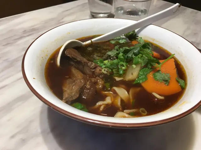 牛肉味濃,肉質軟腍非常;用上粗身的麵條,口感煙韌有咬勁