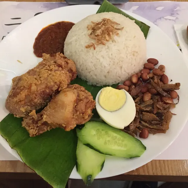 同吉隆坡嘅濃香相比，呢個會比下去。但在香港呢種天氣，或者咁嘅淡淡嘅味道先叫合適。