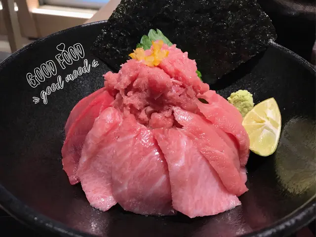 飛天黑鮪大滿貫丼