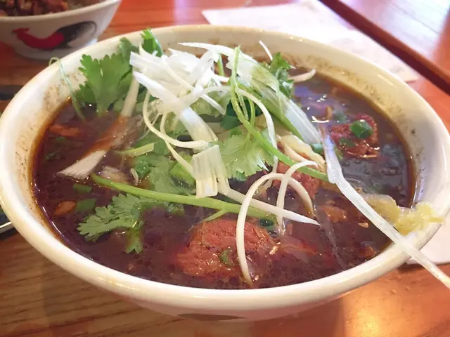 牛肉質地似罐頭牛，但以午餐分量嚟講算多