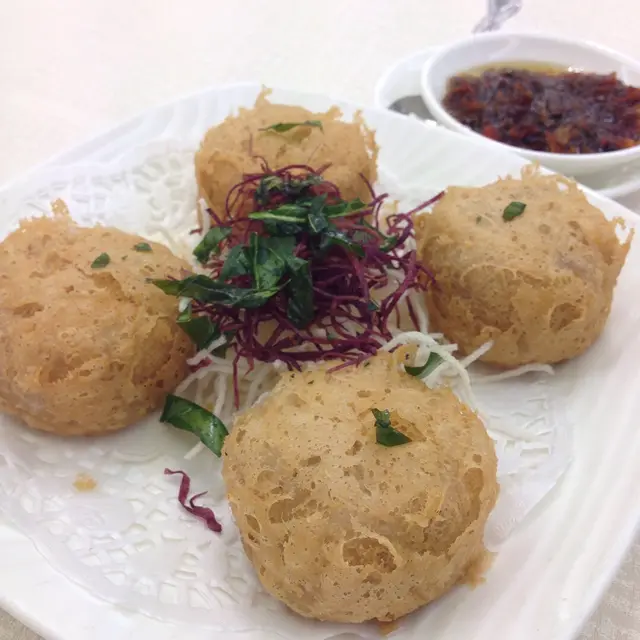荔芋乳鴿酥配烤肝XO