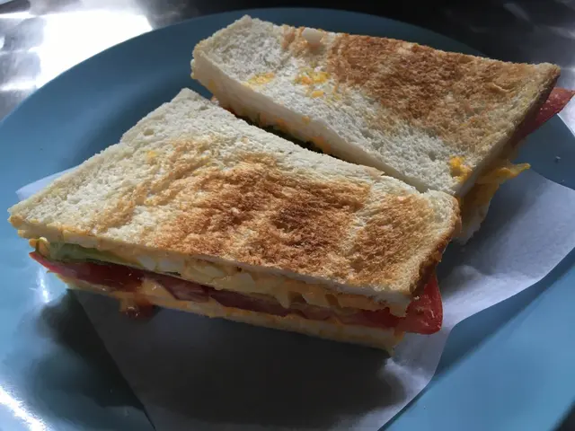 芝士蛋蕃茄三文治