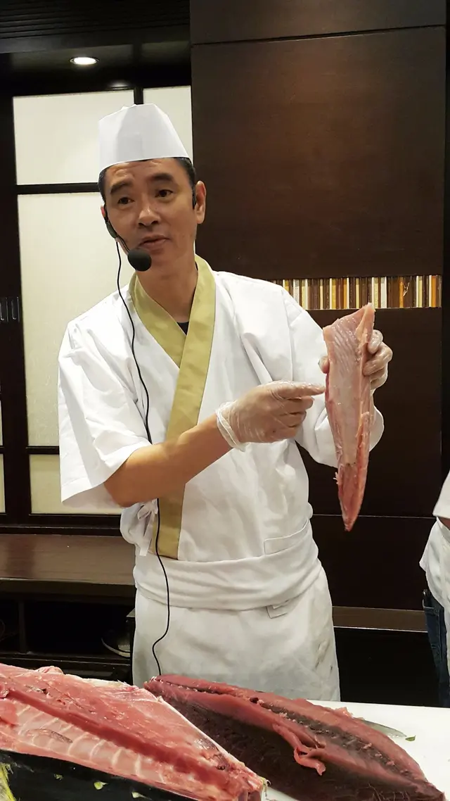 師傳會講解吞拿魚的部位