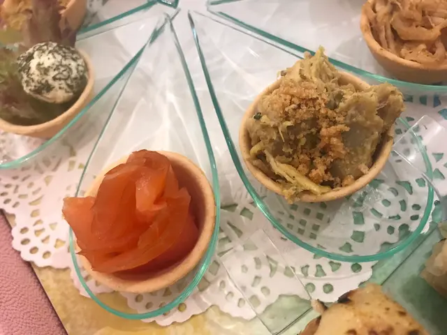 煙三文魚餡餅、檸檬香草肉絲餡餅